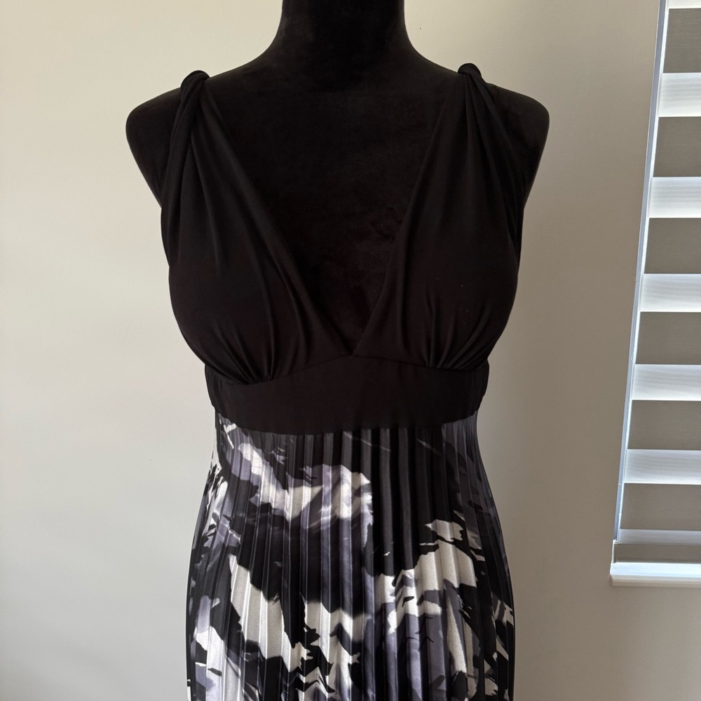 Betsy & Adam Black and White Maxi Formal Dress 12 - Picture 3 of 8